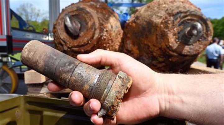 „Was machst du, wenn dir in zwei Kilometern eine Bombe… – 11FREUNDE
