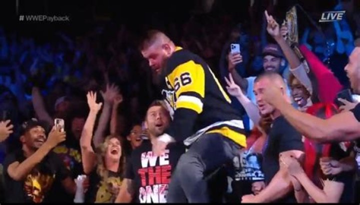 [WATCH] Kevin Owens possibly injures himself during dangerous spot among the crowd at WWE Payback
