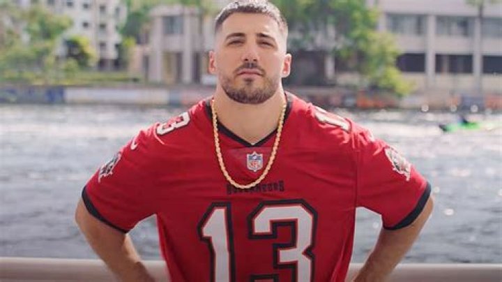 Watch NICKMERCS feature in NFL ad for new 2021 season