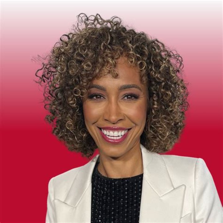 What's TV host Sage Steele net worth? Know her source of money and her prolific career