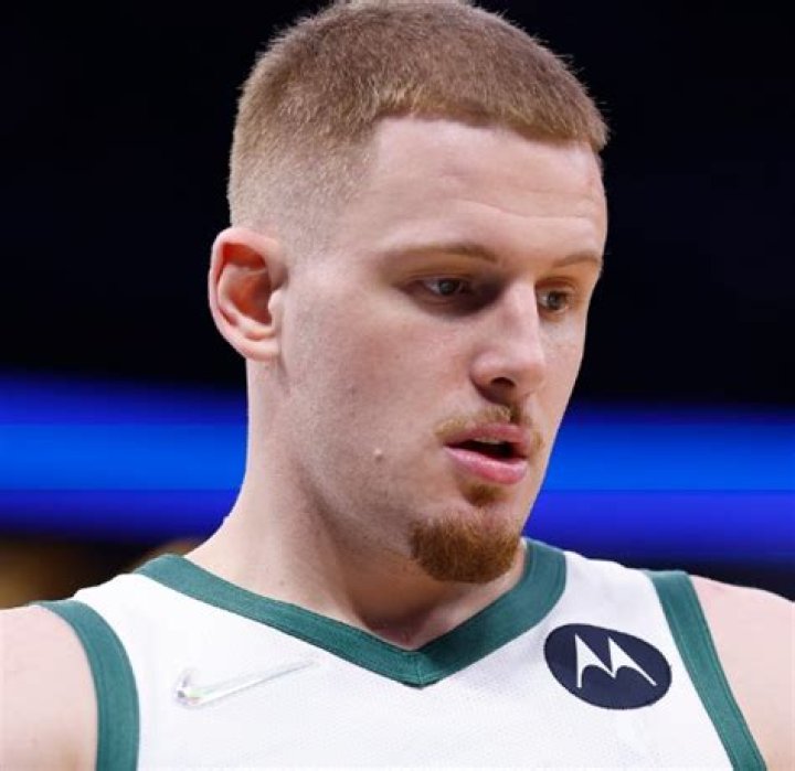 What is Donte DiVincenzo's ethnicity? Looking at the Warriors star's heritage