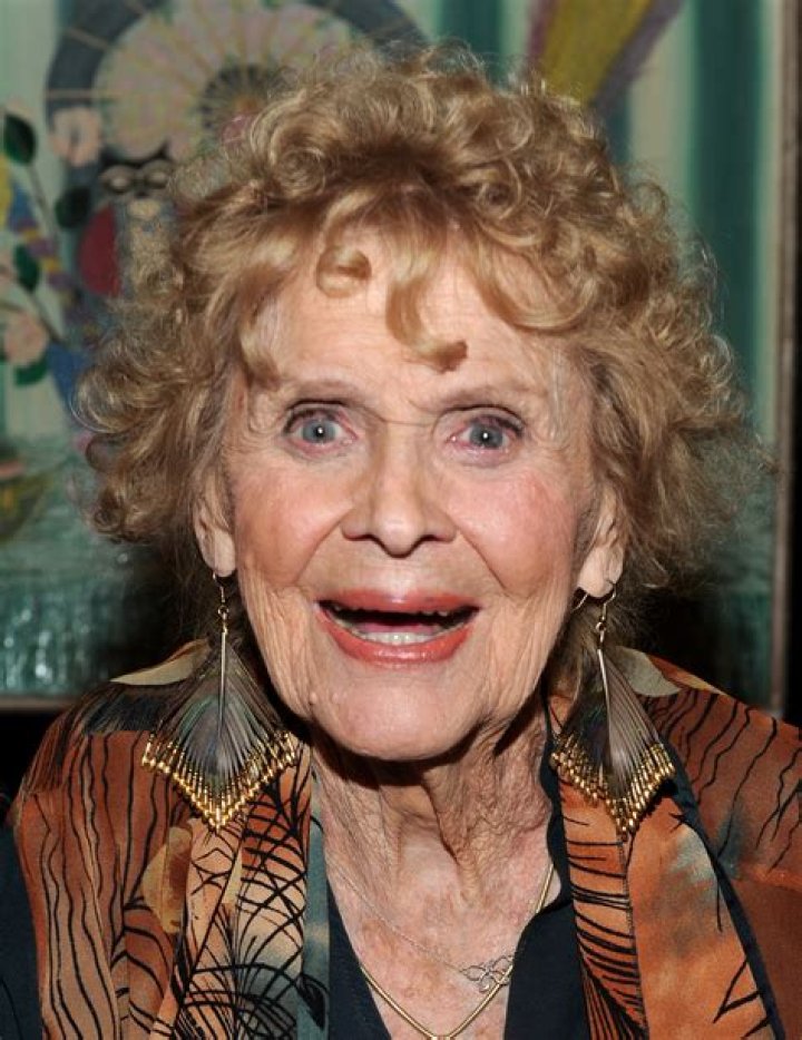 What is Gloria Stuart Net Worth 2024: A Detailed Look