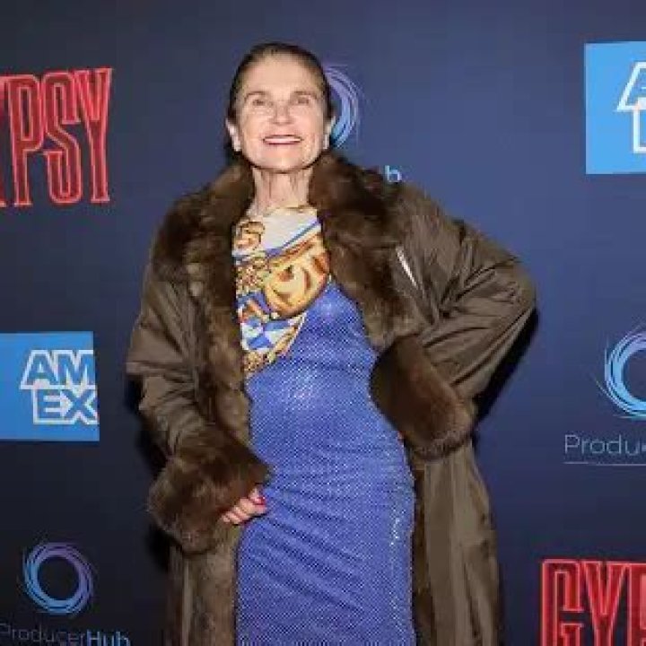 What is Tovah Feldshuh Net Worth 2024: A Deep Dive into Career, Earnings and Financial Journey
