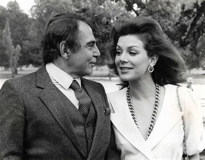 What is Virginia Vallejo Net Worth 2024: Career, Earnings and Financial Overview