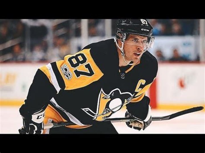 What kind of helmet does Sidney Crosby use?