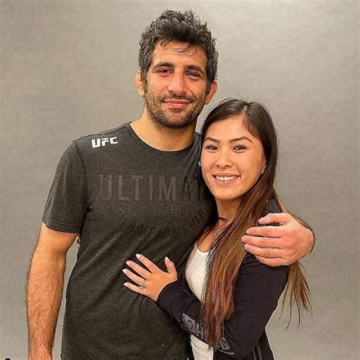 Who is the wife of UFC lightweight Beneil Dariush?