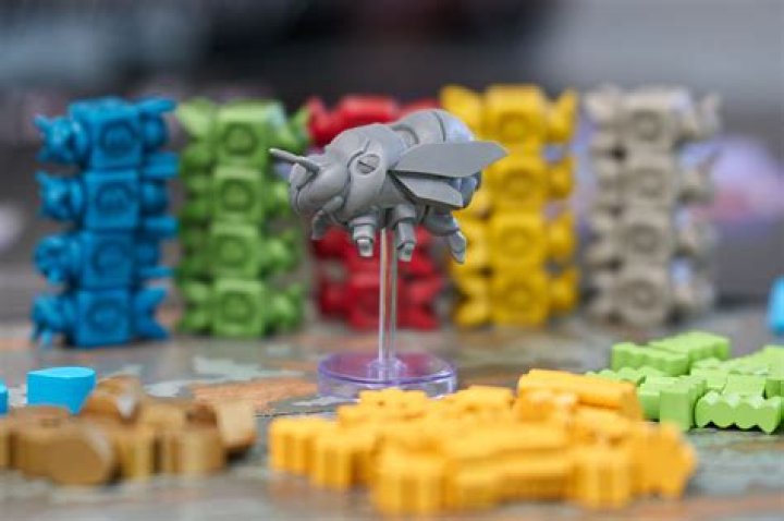 Wingspan publisher Stonemaier’s new board game, Apiary, is full of bees