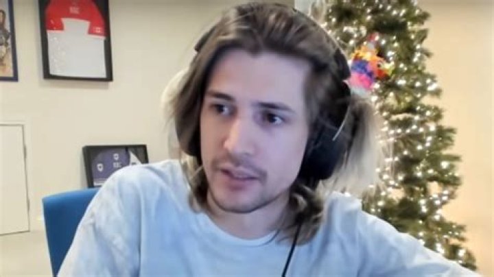 xQc explains himself after leaking 