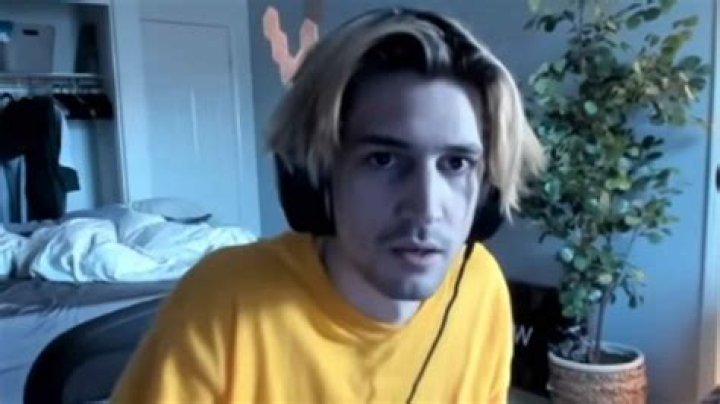 xQc fans grossed out after he accidentally reveals his 