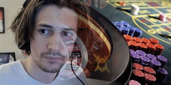 xQc quits gambling Twitch streams after revealing how many people used his code