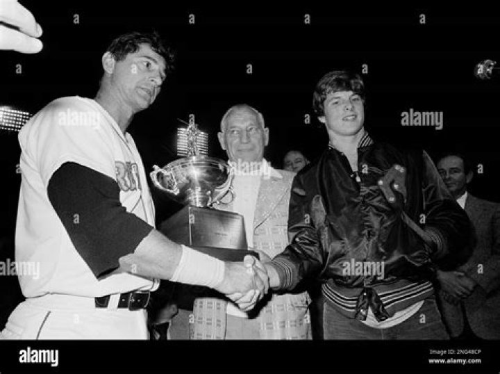 	YASTRZEMSKI ENCOURAGED SON TO QUIT EARLIER	