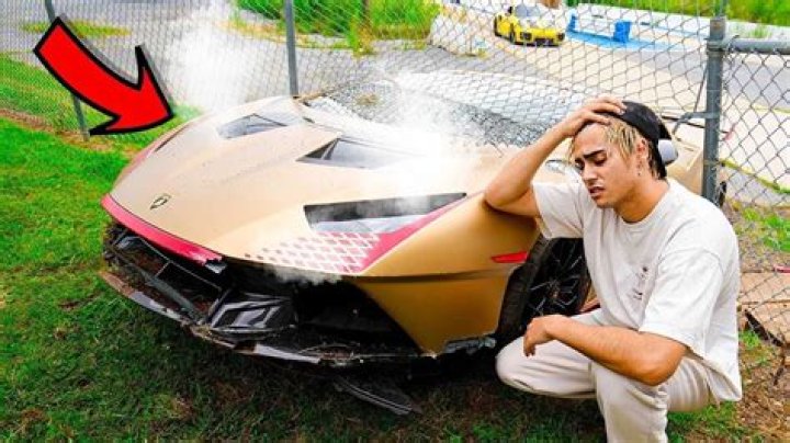 YouTuber surprises daughter with Lamborghini Murcielago gift