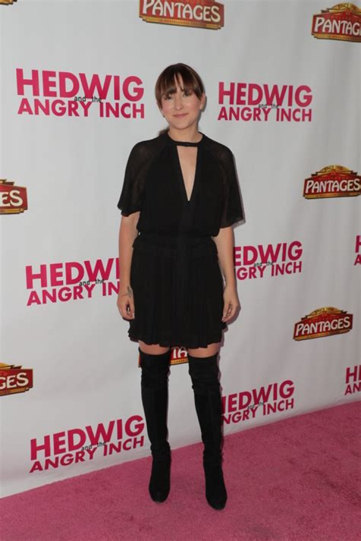 Zelda Williams - Bio, Age, Net Worth, Height, Single, Nationality, Career